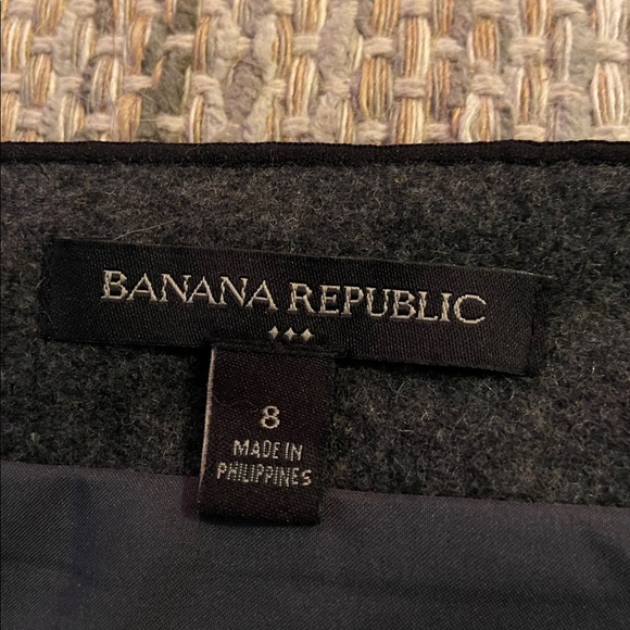 Wool Blend Banana Republic Skirt (size 8) - Picture 2 of 5